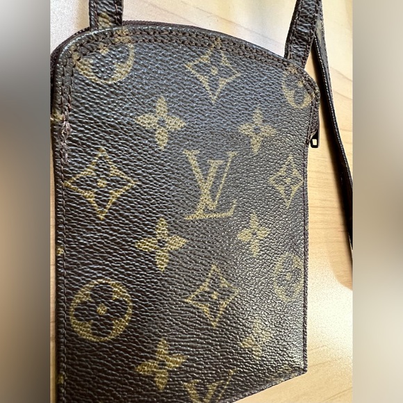 Louis Vuitton Handbags - Vintage Louis Vuitton- 1986  LV Pochette
Secret / Rare Shoulder Bag